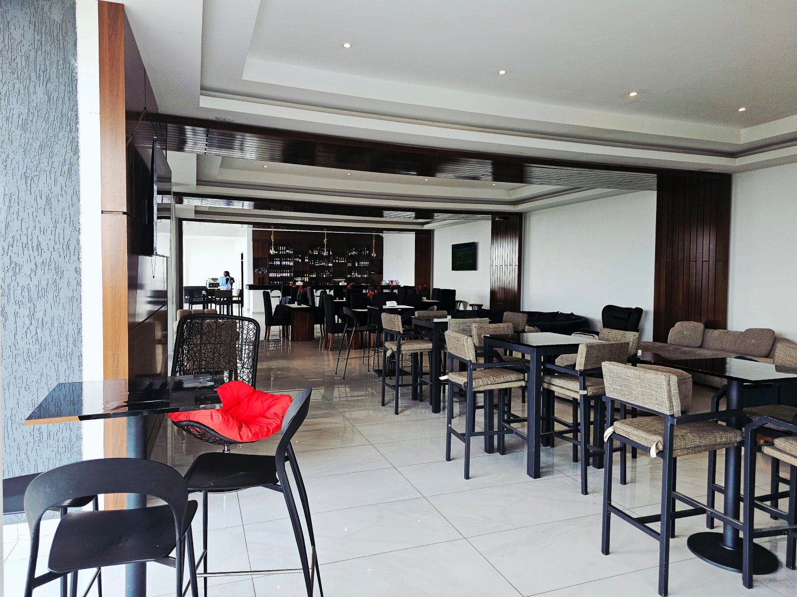 Restaurant serving breakfast, lunch and dinner at Point Zone Resort