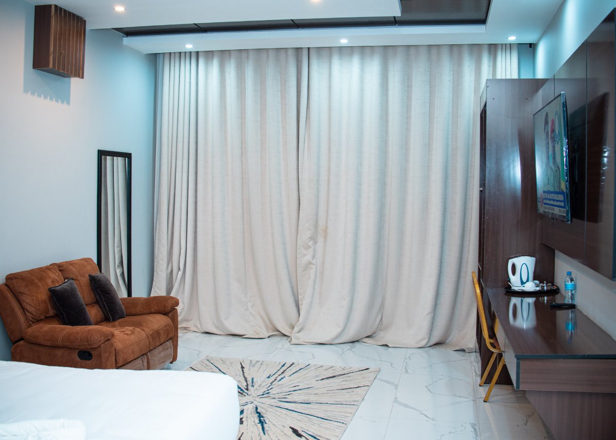Deluxe Room Image 1