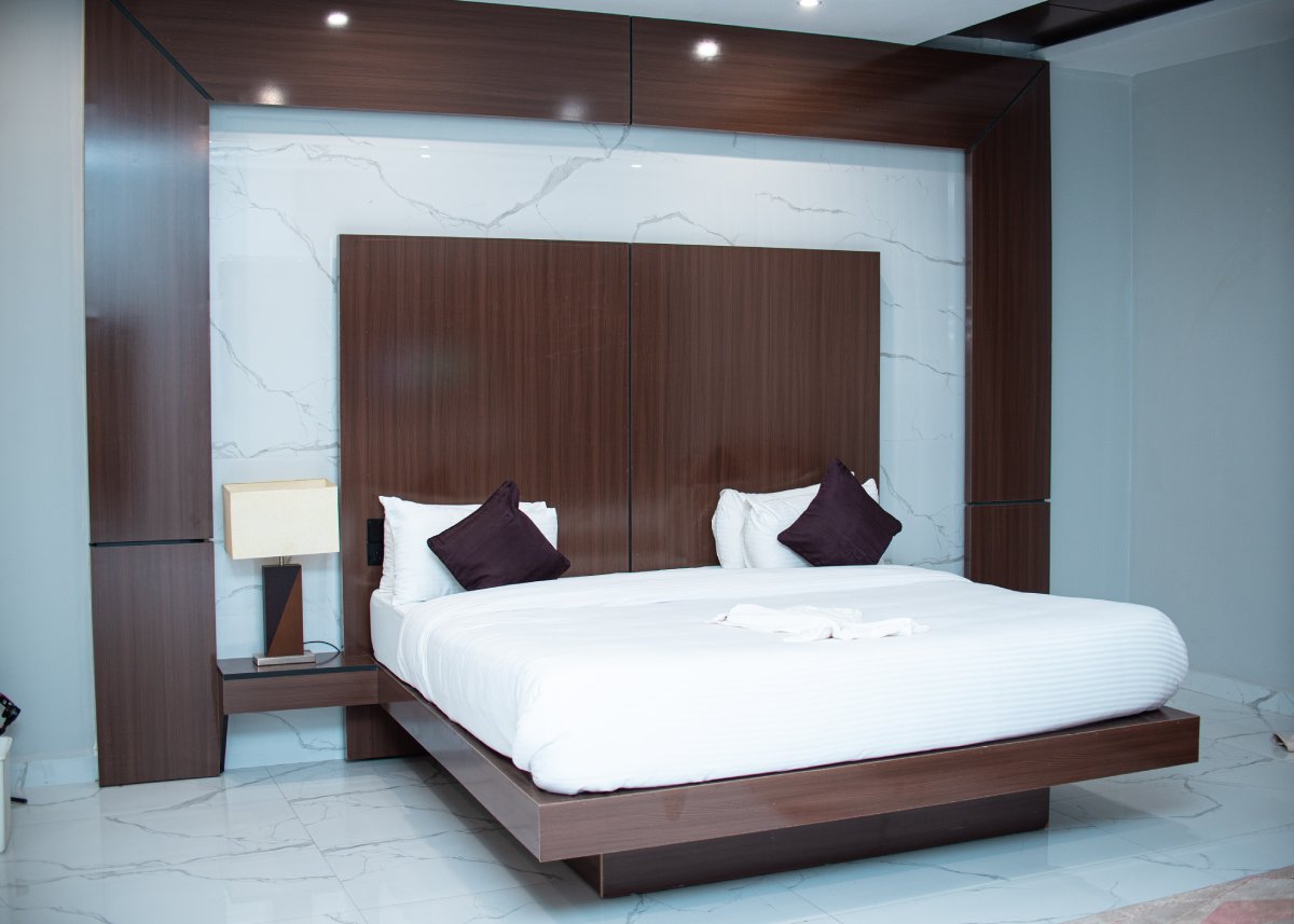 Deluxe Suite Image 2