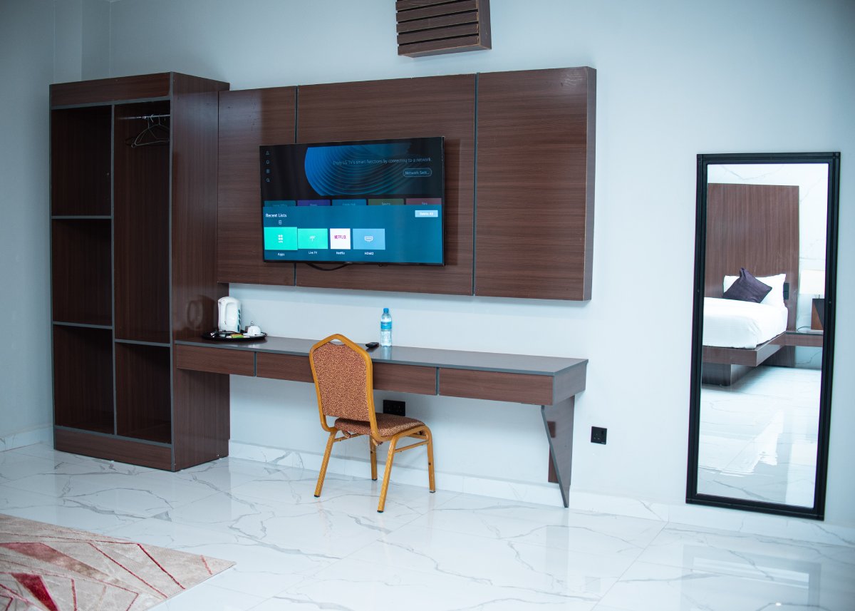 Deluxe Suite Image 4